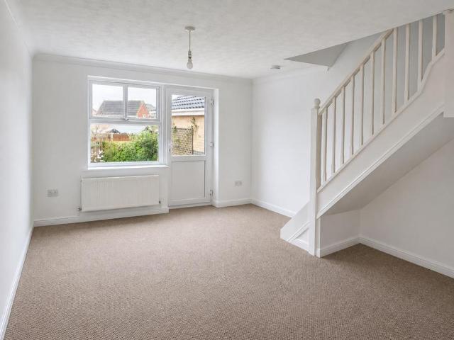 2 bedroom end of terrace house to rent