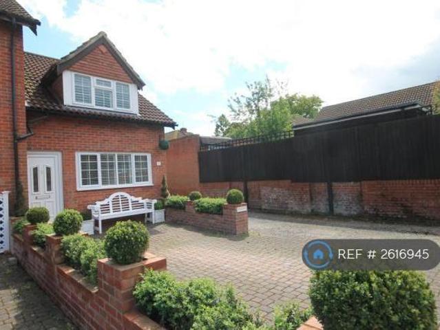 2 bedroom end of terrace house to rent