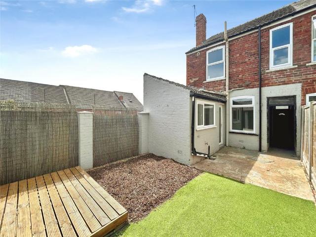 2 bedroom end of terrace house to rent
