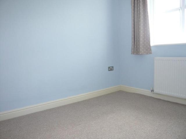 2 bedroom end of terrace house to rent