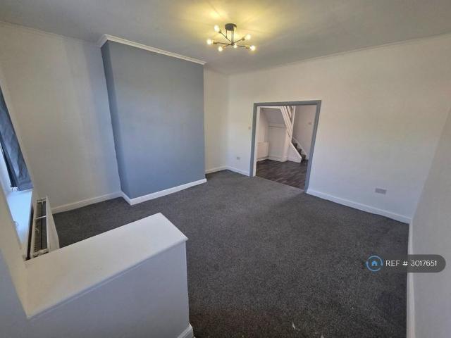2 bedroom end of terrace house to rent