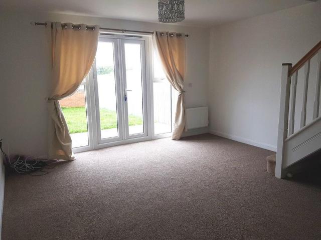 2 bedroom end of terrace house to rent