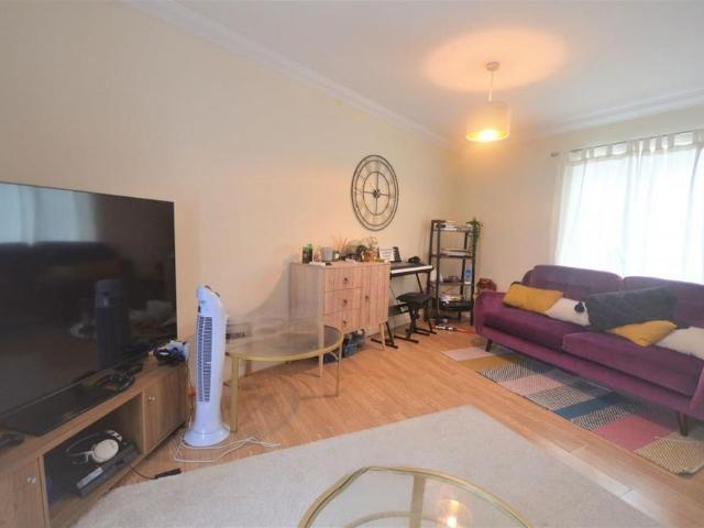 2 bedroom end of terrace house to rent