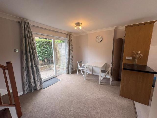 2 bedroom end of terrace house to rent