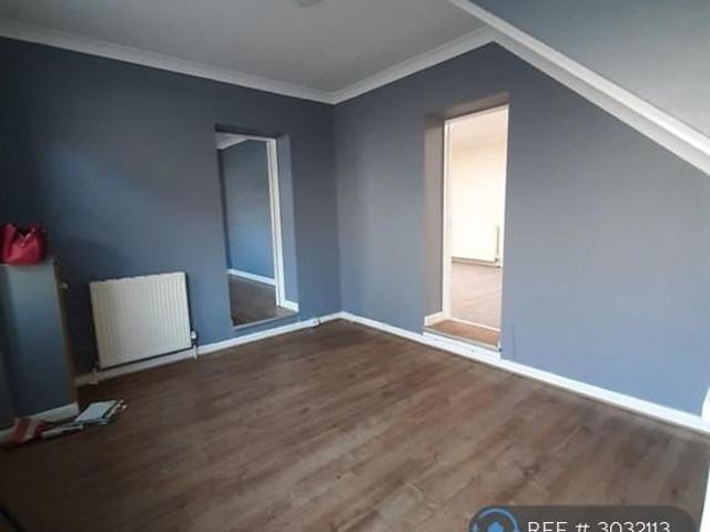 2 bedroom end of terrace house to rent
