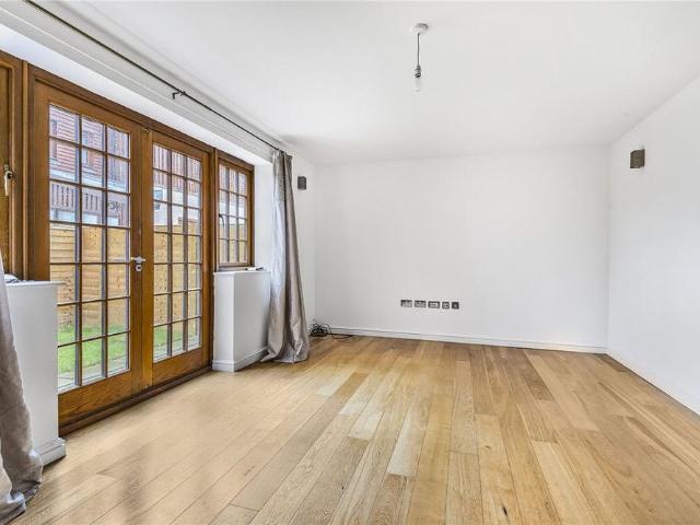 2 bedroom end of terrace house to rent
