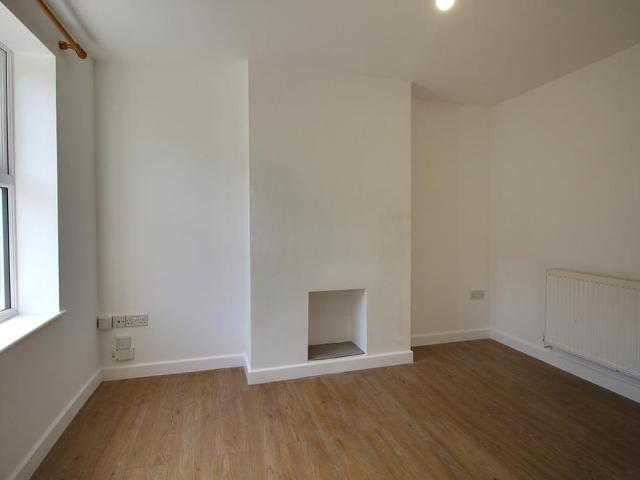 2 bedroom end of terrace house to rent