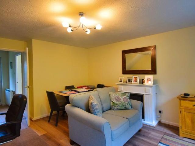 2 bedroom end of terrace house to rent