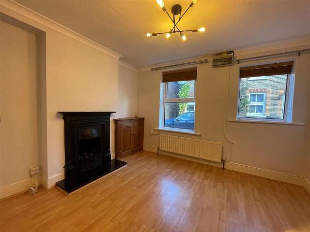 2 bedroom end of terrace house to rent