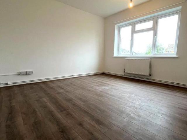 2 bedroom end of terrace house to rent