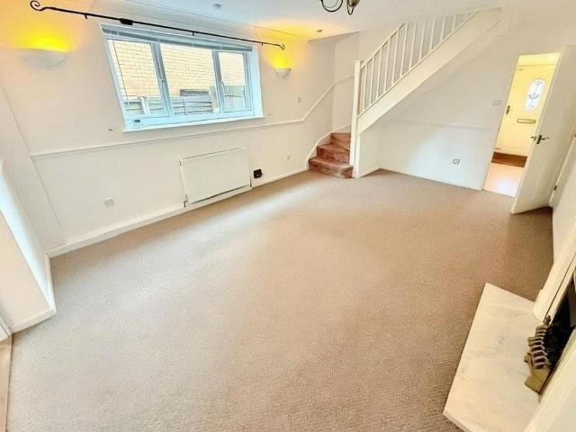 2 bedroom end of terrace house to rent