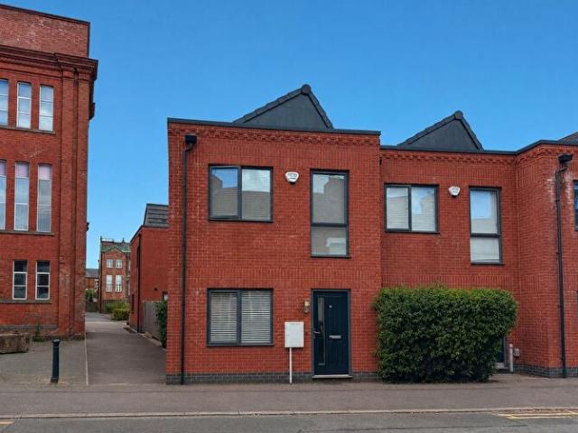 2 Bedroom End Of Terrace House To Rent In Wordsworth Road, Leicester, LE2