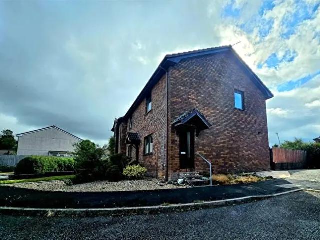 2 Bedroom End Of Terrace House To Rent In Maes Cottage Estate, Rhayader, LD6