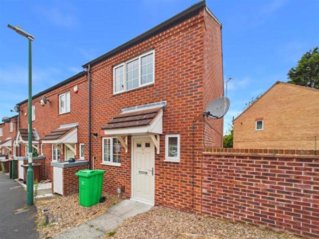 2 Bedroom End Of Terrace House To Rent In Murray Close, Nottingham, NG5
