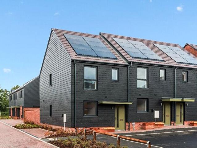 2 Bedroom End Of Terrace House To Rent In *Receive Months At A Discounted Rent! * Charnwood Circle, Milton Keynes, Buc, MK5