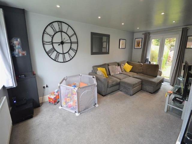 2 Bedroom End Terrace To Let
