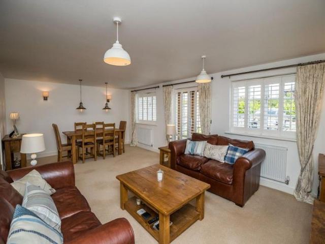 2 Bedroom End Terrace To Let