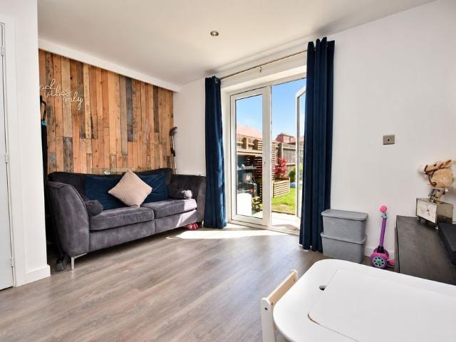 2 Bedroom End Terraced House To Rent