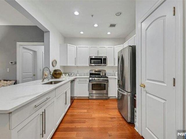 2 bedroom, Englewood NJ 07631 105231446