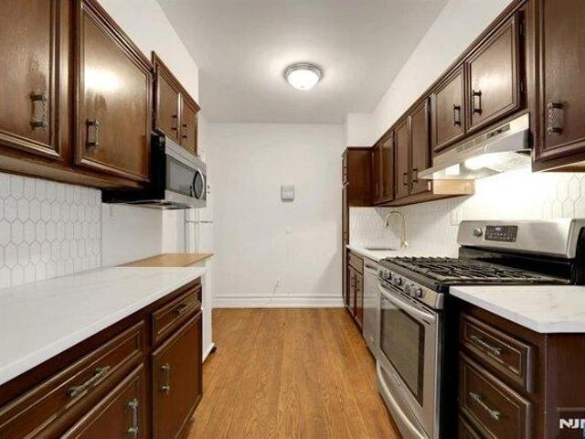 2 bedroom, Englewood NJ 07631 105231851