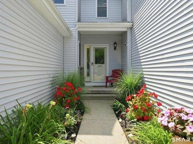2 bedroom, East Windsor CT 06016 105550148