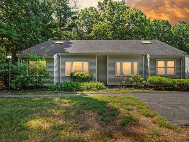 2 bedroom, Easton MA 02356 105427254