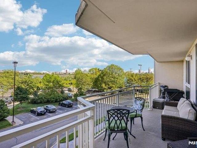 2 bedroom, Edgewater NJ 07020 105514625