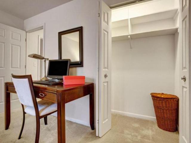 2 bedroom, Elgin IL 60120 105963976