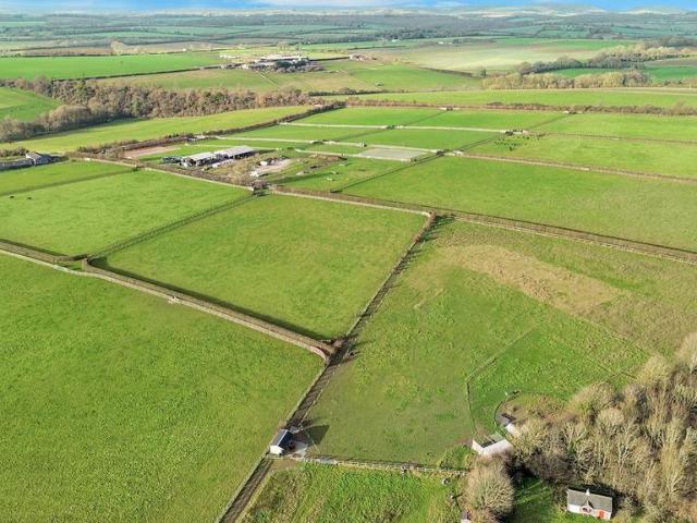 2 bedroom equestrian facility to rent