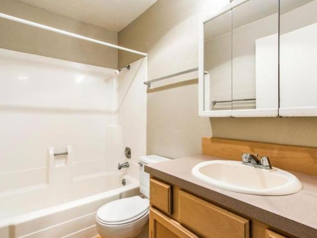 2 bedroom, Eugene OR 97402 105732501