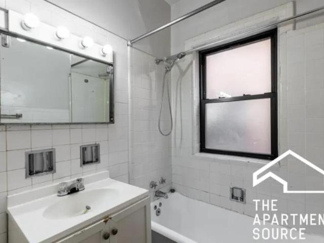 2 bedroom, Evanston IL 60201 105988293