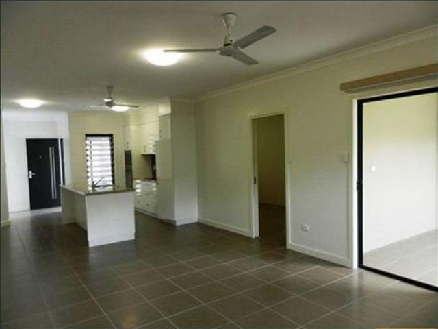 2 BEDROOM EXECUTIVE UNIT IN SMALL COMPLEX