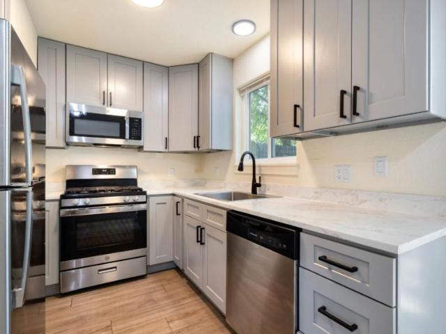 2 bedroom, Fort Collins CO 80526 105732172