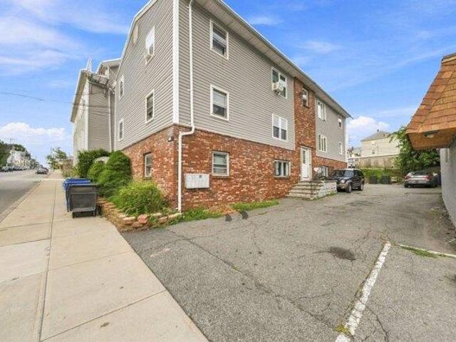 2 bedroom, Fall River MA 02720 105427356