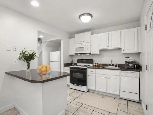 2 bedroom, Fall River MA 02720 LS105592742