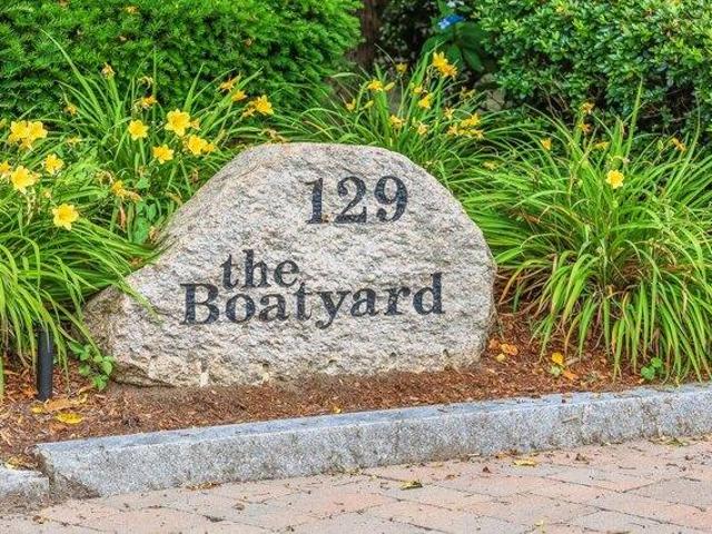 2 bedroom, Falmouth MA 02540 105513981