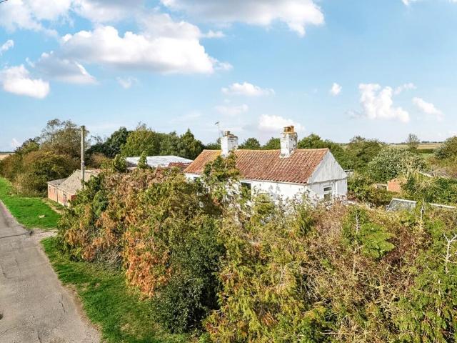 2 bedroom farm house for sale