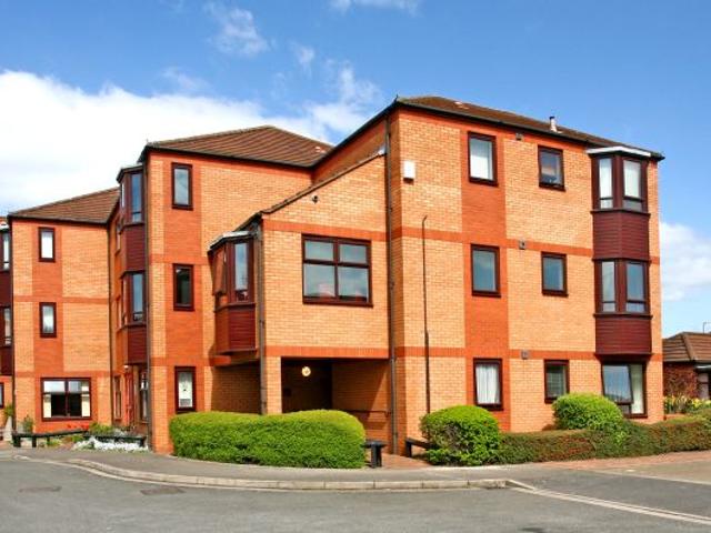 2 bedroom first floor flat to rent in Shelton Lock in scheme for over 55’s