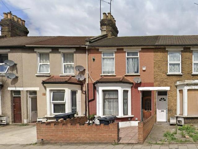 2 bedroom first floor flat in IG1