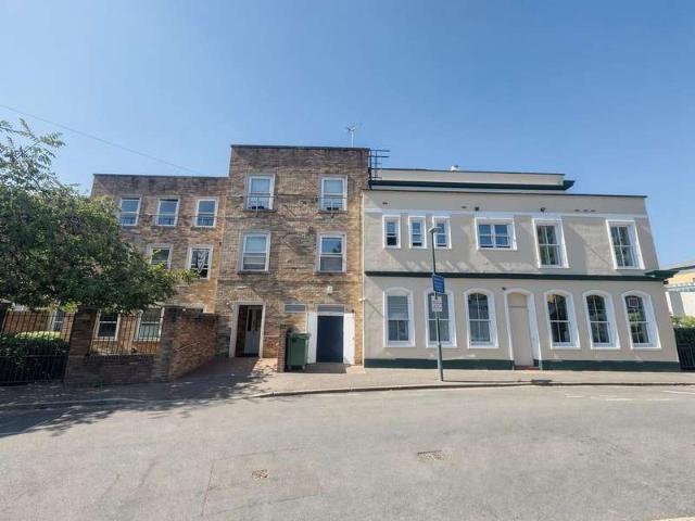 2 Bedroom Flat