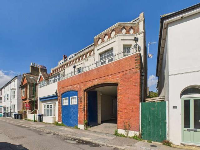 2 Bedroom Flat