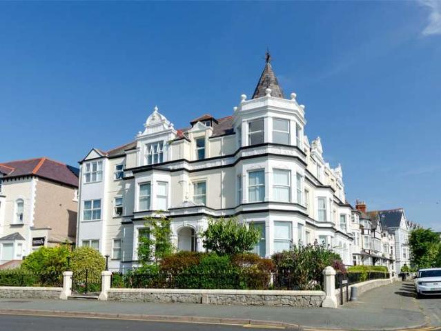 2 Bedroom Flat