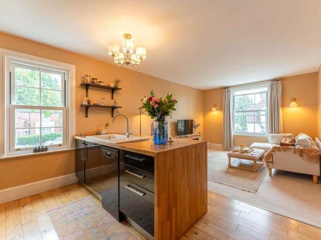 2 Bedroom Flat