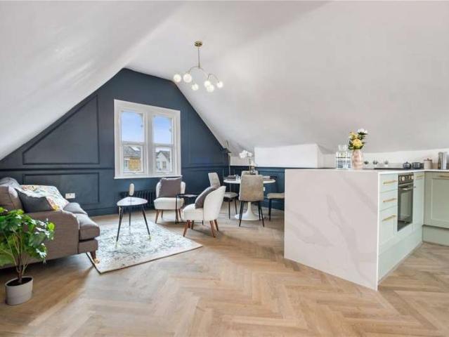 3 Bedroom Maisonette Flat