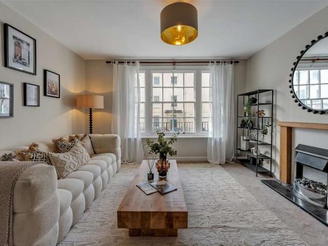 2 Bedroom Flat