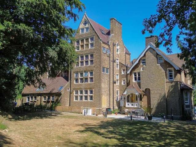 2 Bedroom Flat