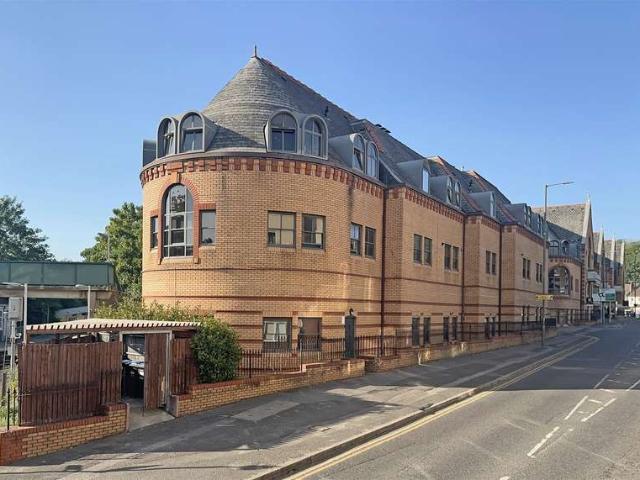 2 Bedroom Flat