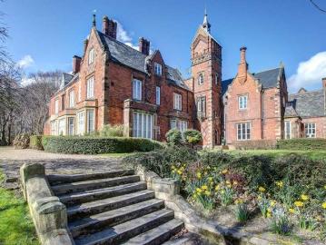 Flat to rent in North East - Garden