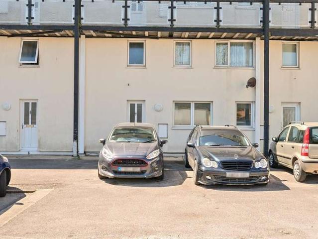 2 Bedroom Flat
