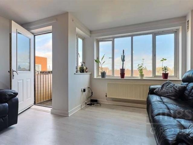 2 Bedroom Flat